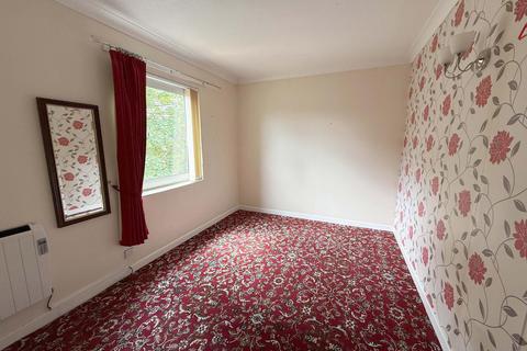 2 bedroom flat for sale, Chase Close, Southport PR8