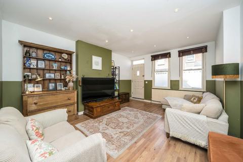 3 bedroom flat for sale, Shrubbery Road, London SW16