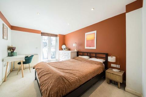 3 bedroom flat for sale, Shrubbery Road, London SW16