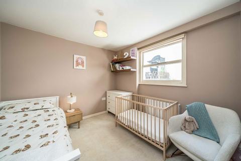 3 bedroom flat for sale, Shrubbery Road, London SW16