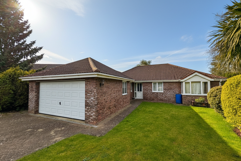 3 bedroom detached bungalow for sale, 16 Blue Stone Rise Louth LN11 9XZ