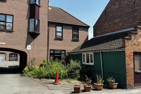 3 bedroom end of terrace house for sale, 3 Windsor Mews Louth LN11 9AY