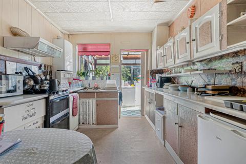 3 bedroom detached house for sale, Sutherland Avenue, Cuffley, EN6