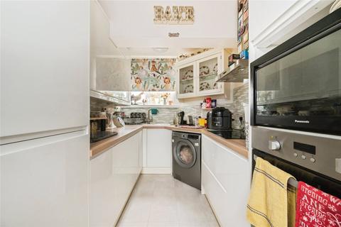 1 bedroom flat for sale, Elizabeth Close, West End, Southampton, Hampshire, SO30