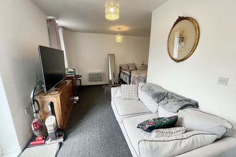 Studio to rent, Portobelo Court, Jamaica Circle, Newport