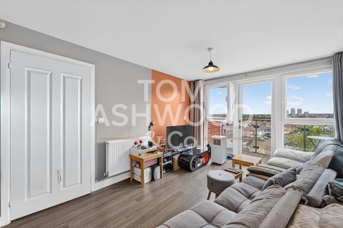 1 bedroom flat for sale, Brunel House, 4 Chancellor Way, Dagenham, RM8 2GQ