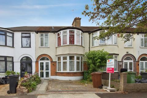 3 bedroom terraced house for sale, Lyndhurst Gardens, Barking