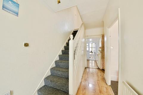 3 bedroom terraced house for sale, Lyndhurst Gardens, Barking