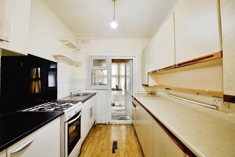 3 bedroom terraced house for sale, Lyndhurst Gardens, Barking