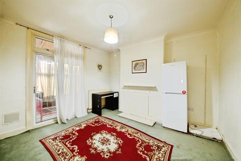 3 bedroom terraced house for sale, Lyndhurst Gardens, Barking