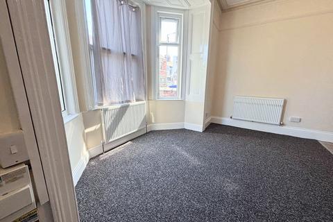 1 bedroom apartment to rent, Derby Street, Burton-on-Trent, DE14