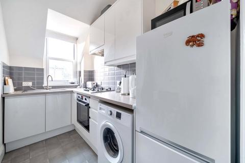 2 bedroom flat to rent, Victoria Road, Hampshire SO23