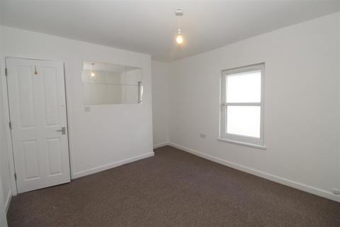 3 bedroom flat to rent, Chepstow Road, Newport NP19