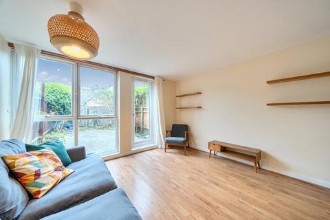 2 bedroom terraced house for sale, Walnut Tree Road, Greenwch