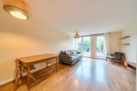 2 bedroom terraced house for sale, Walnut Tree Road, Greenwch