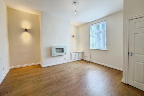 3 bedroom terraced house to rent, Vine Street, Whelley, Wigan, WN1