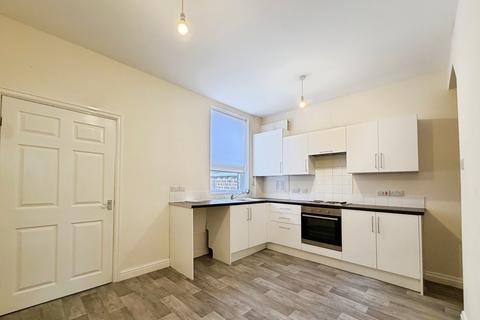 3 bedroom terraced house to rent, Vine Street, Whelley, Wigan, WN1