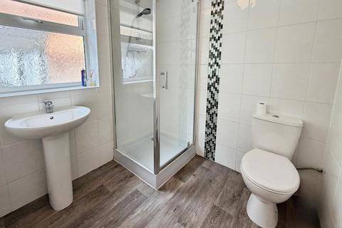 3 bedroom terraced house to rent, Vine Street, Whelley, Wigan, WN1