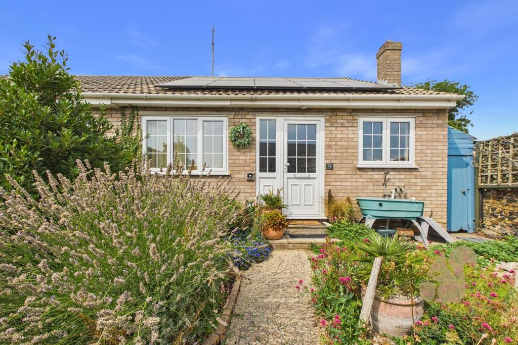 2 bedroom semi-detached bungalow for sale in Colchester on OnTheMarket 2 bedroom semi-detached bungalow for sale in Colchester on OnTheMarket