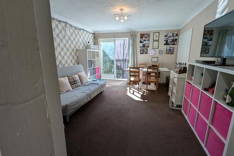 2 bedroom apartment to rent, Buckingham Road, Winslow MK18