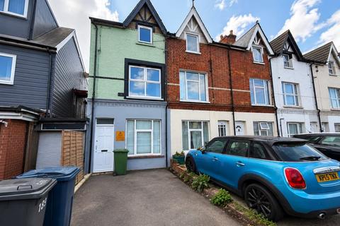 2 bedroom maisonette to rent, London Road, Buckinghamshire