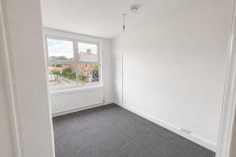 2 bedroom maisonette to rent, London Road, Buckinghamshire