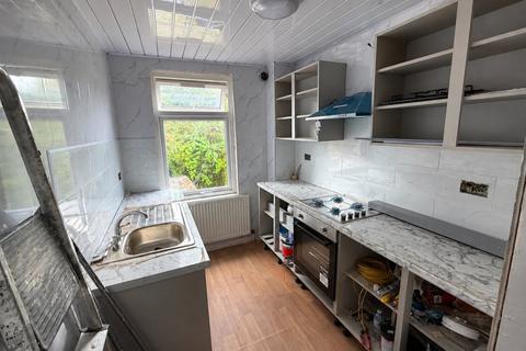 2 bedroom maisonette to rent, London Road, Buckinghamshire