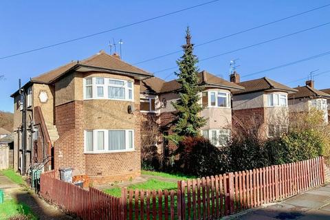 3 bedroom maisonette to rent, Fullwell Avenue, Fullwell Cross, IG5