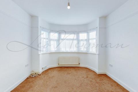 3 bedroom maisonette to rent, Fullwell Avenue, Fullwell Cross, IG5