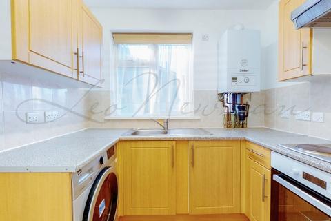3 bedroom maisonette to rent, Fullwell Avenue, Fullwell Cross, IG5