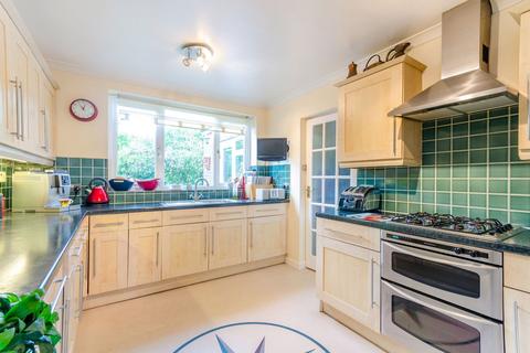 4 bedroom detached house to rent, Thetford Road, New Malden, KT3