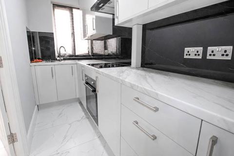 2 bedroom ground floor maisonette to rent, Shakespeare Avenue, Hayes, Middlesex