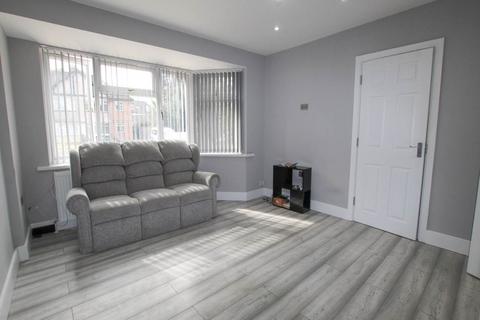 2 bedroom ground floor maisonette to rent, Shakespeare Avenue, Hayes, Middlesex