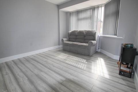 2 bedroom ground floor maisonette to rent, Shakespeare Avenue, Hayes, Middlesex