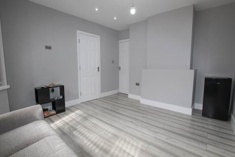 2 bedroom ground floor maisonette to rent, Shakespeare Avenue, Hayes, Middlesex