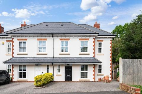 Clemson Mews, Epsom