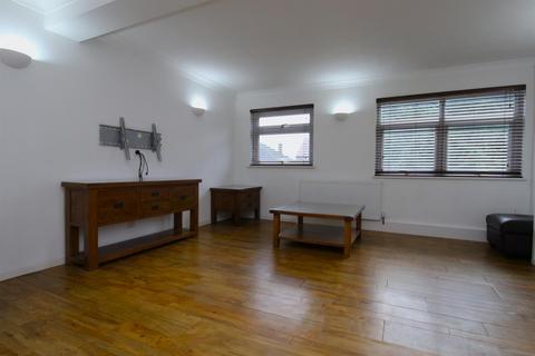 4 bedroom townhouse to rent, Ford End, Woodford Green IG8