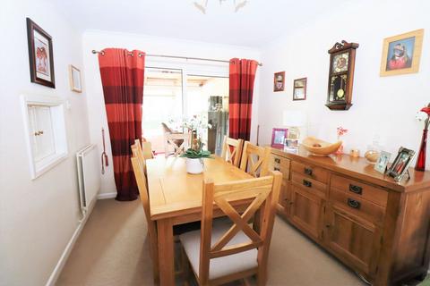 4 bedroom semi-detached house for sale, Riverside Close, Farnborough GU14