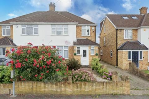 3 bedroom semi-detached house to rent, Peel Way, Uxbridge