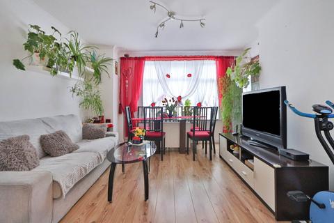 3 bedroom semi-detached house to rent, Peel Way, Uxbridge