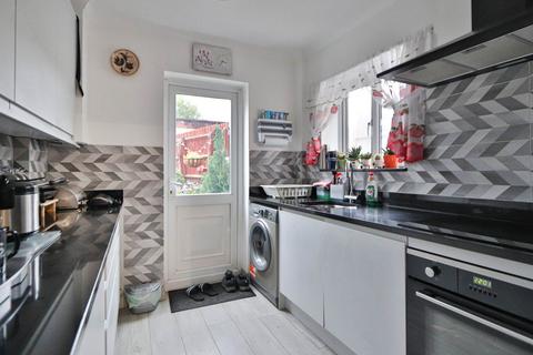 3 bedroom semi-detached house to rent, Peel Way, Uxbridge