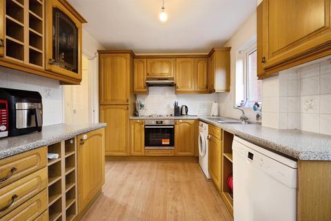 2 bedroom end of terrace house for sale, Welland Road, Aylesbury