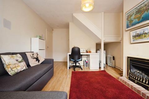 2 bedroom end of terrace house for sale, Welland Road, Aylesbury