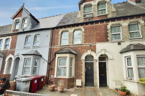 Caversham Road, Reading, Berkshire, RG1
