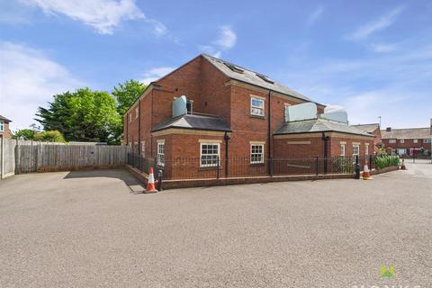 2 bedroom penthouse to rent, Copthorne Road, Shrewsbury
