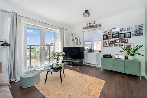 2 bedroom flat for sale, Snapdragon Lane, Worthing, BN13