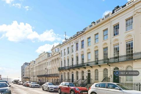 2 bedroom flat to rent, Oriental Place, Brighton, BN1
