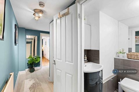2 bedroom flat to rent, Oriental Place, Brighton, BN1