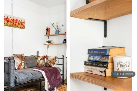 Studio to rent, Gloucester Street, Brighton, BN1