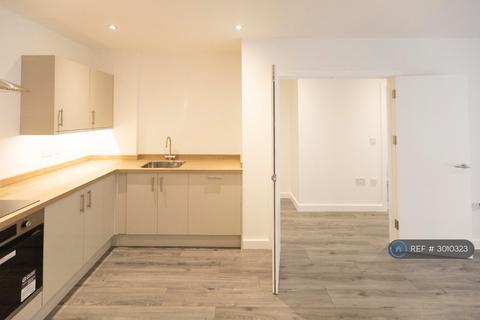 2 bedroom flat to rent, The Headlands, Penryn, TR10